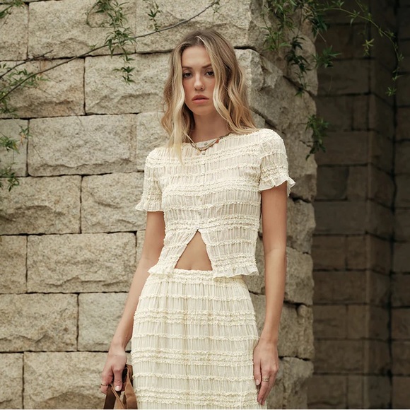 Commense Ruffled Crop Top - Picture 4 of 5